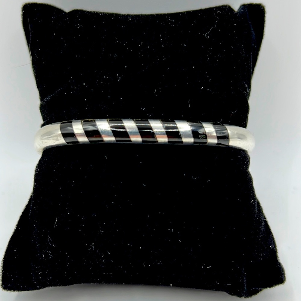 TAXCO TJ-10 SQUARE STERLING SILVER HINGED BRACELET WITH ONYX INLAY